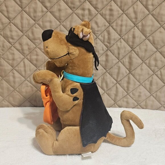 Hallmark Trick or Treating Scooby Doo Halloween Animated Talking Plush 11" - Picture 3 of 8